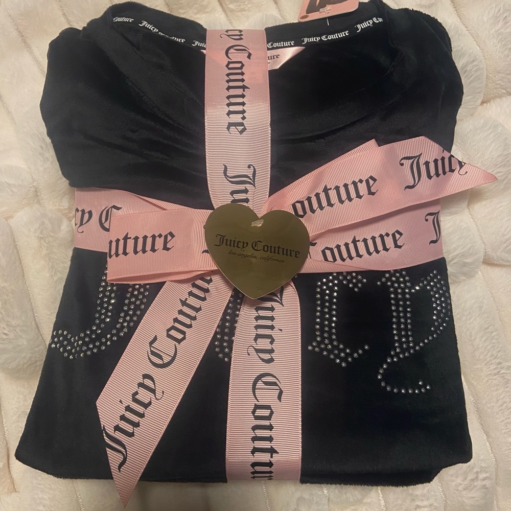 Juicy couture rhinestone sleep set